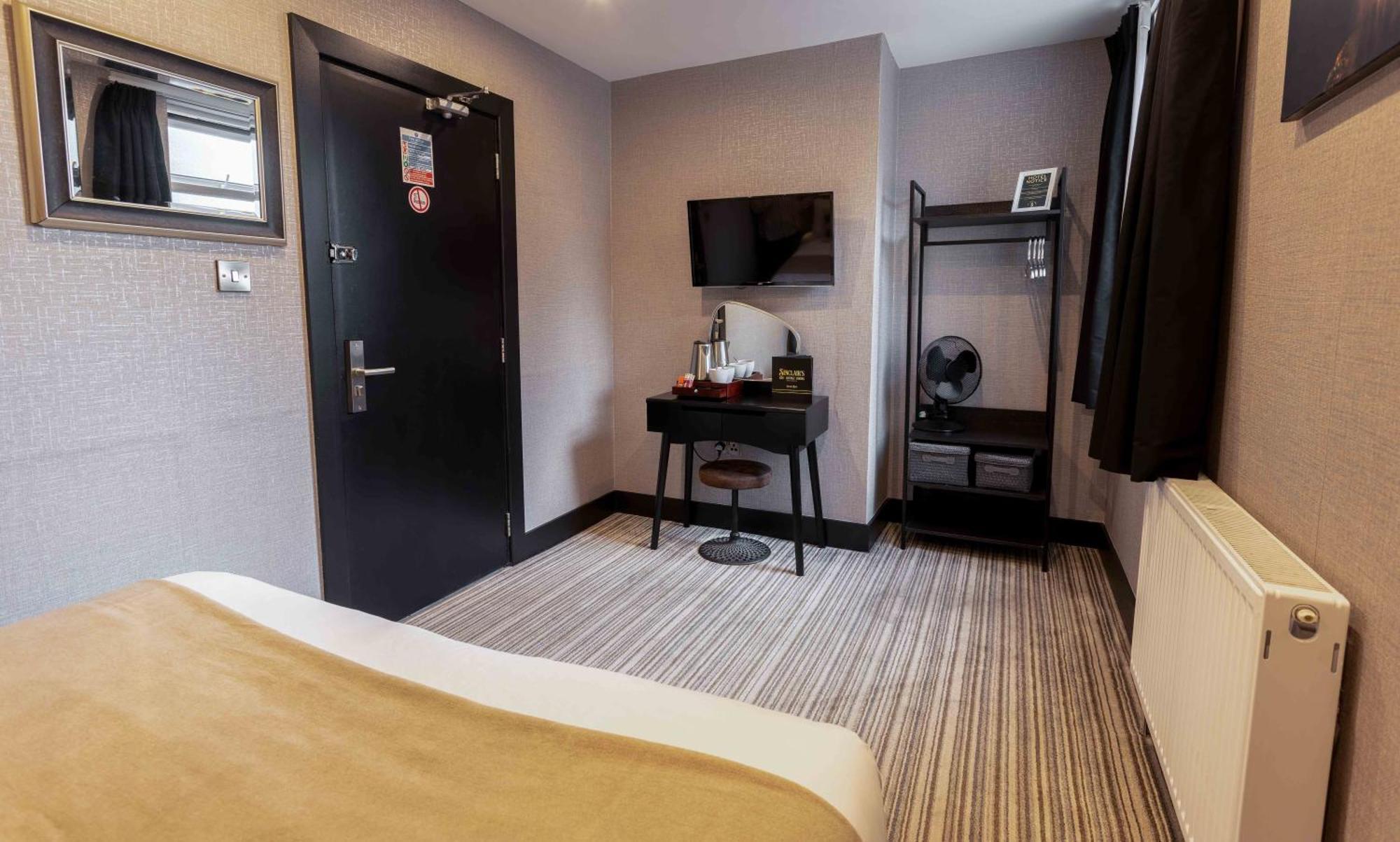 พิคกี บลายเดอร์ อะคอมโมเดชัน แอนด์ บาร์ Hotel เซาท์พอร์ต ภายนอก รูปภาพ