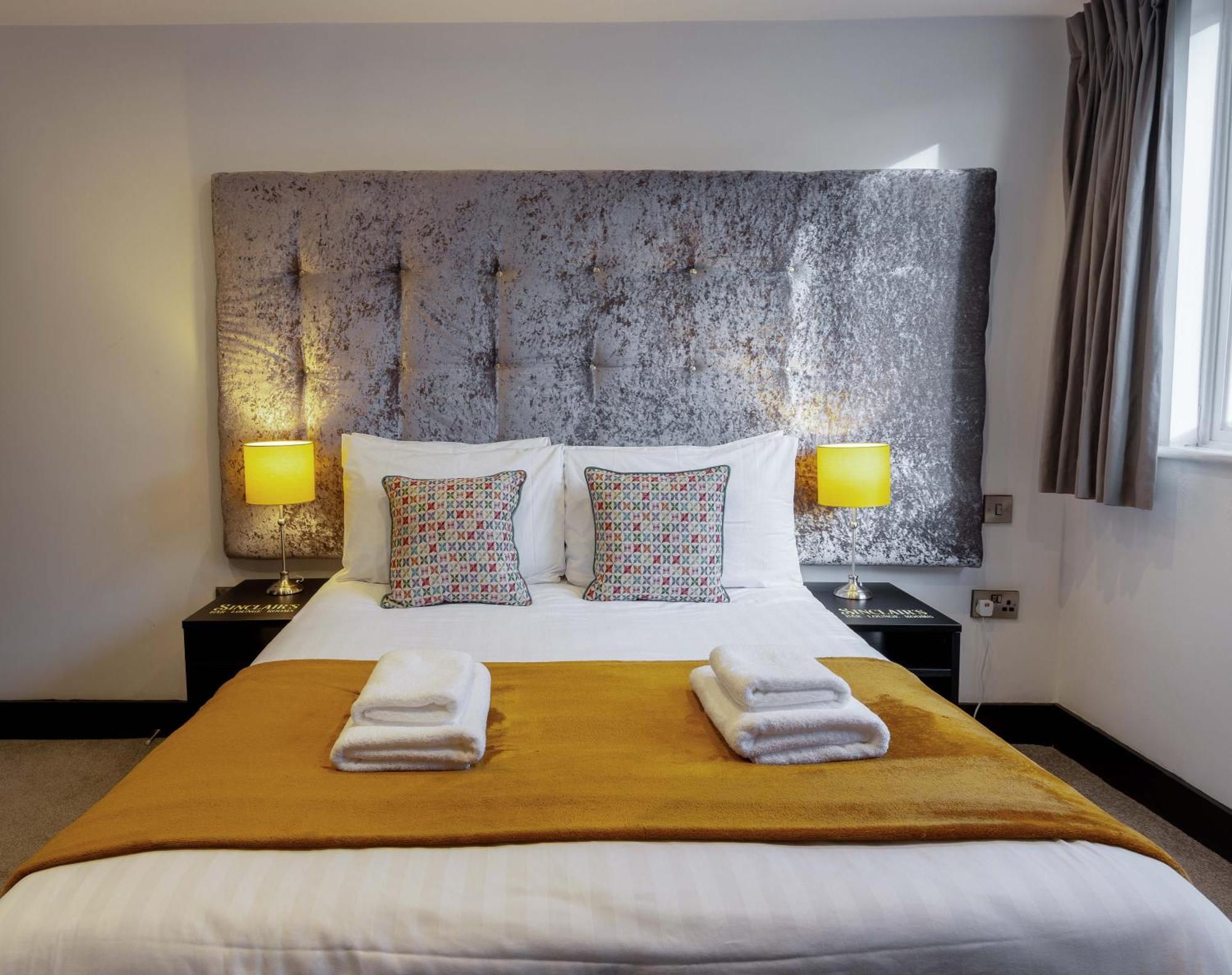 พิคกี บลายเดอร์ อะคอมโมเดชัน แอนด์ บาร์ Hotel เซาท์พอร์ต ภายนอก รูปภาพ